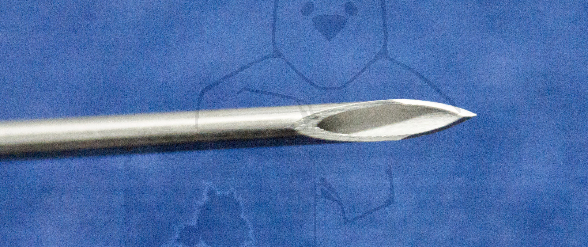 Sterile Einweg Kanüle, B. Braun, ca. Anfang 1970, Detailaufnahme Kanüle mit Dreifach Schliff